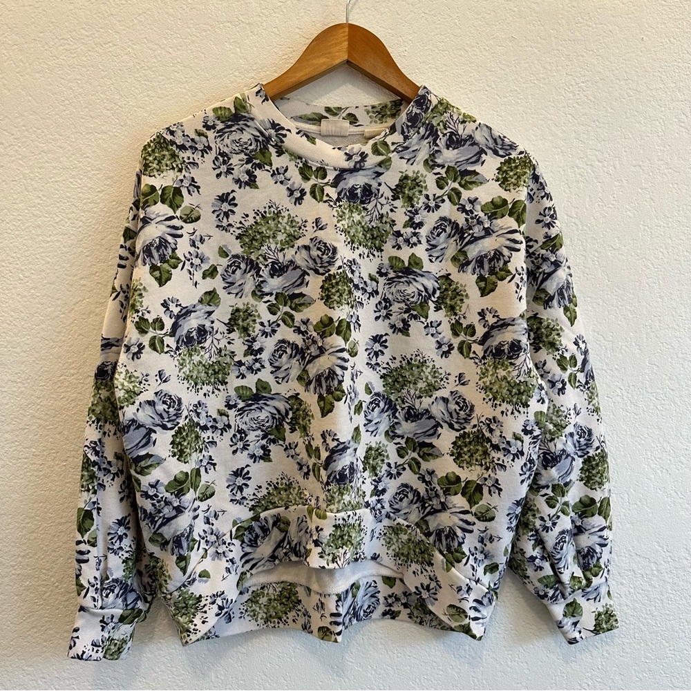 Levi’s Floral Pai Sweatshirt Women’s XS. Thicker weight all cotton fabric.